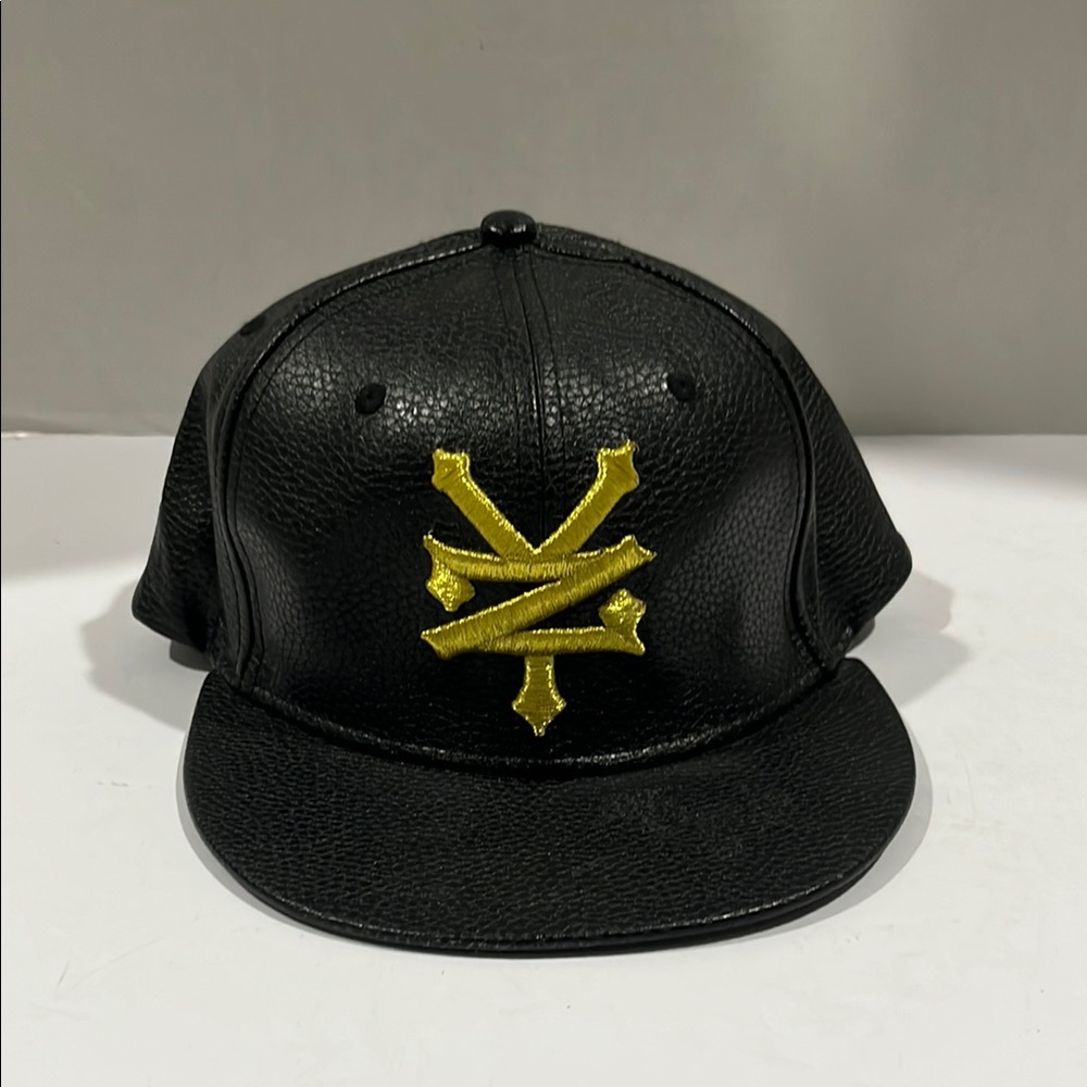 Zoo York Black and White Cap faux leather feel USED nice condition